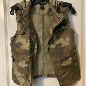 Camo crop vest